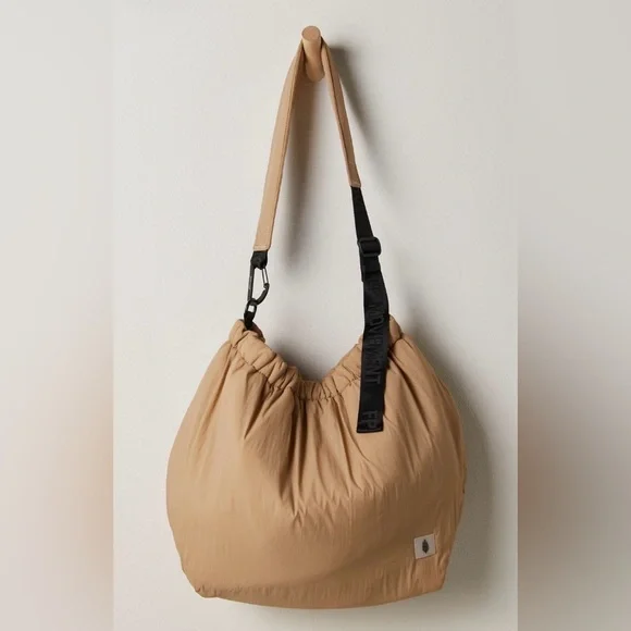 NWT FREE PEOPLE MOVEMENT REST DAY CARRYALL BAG SANDY - Picture 3 of 6